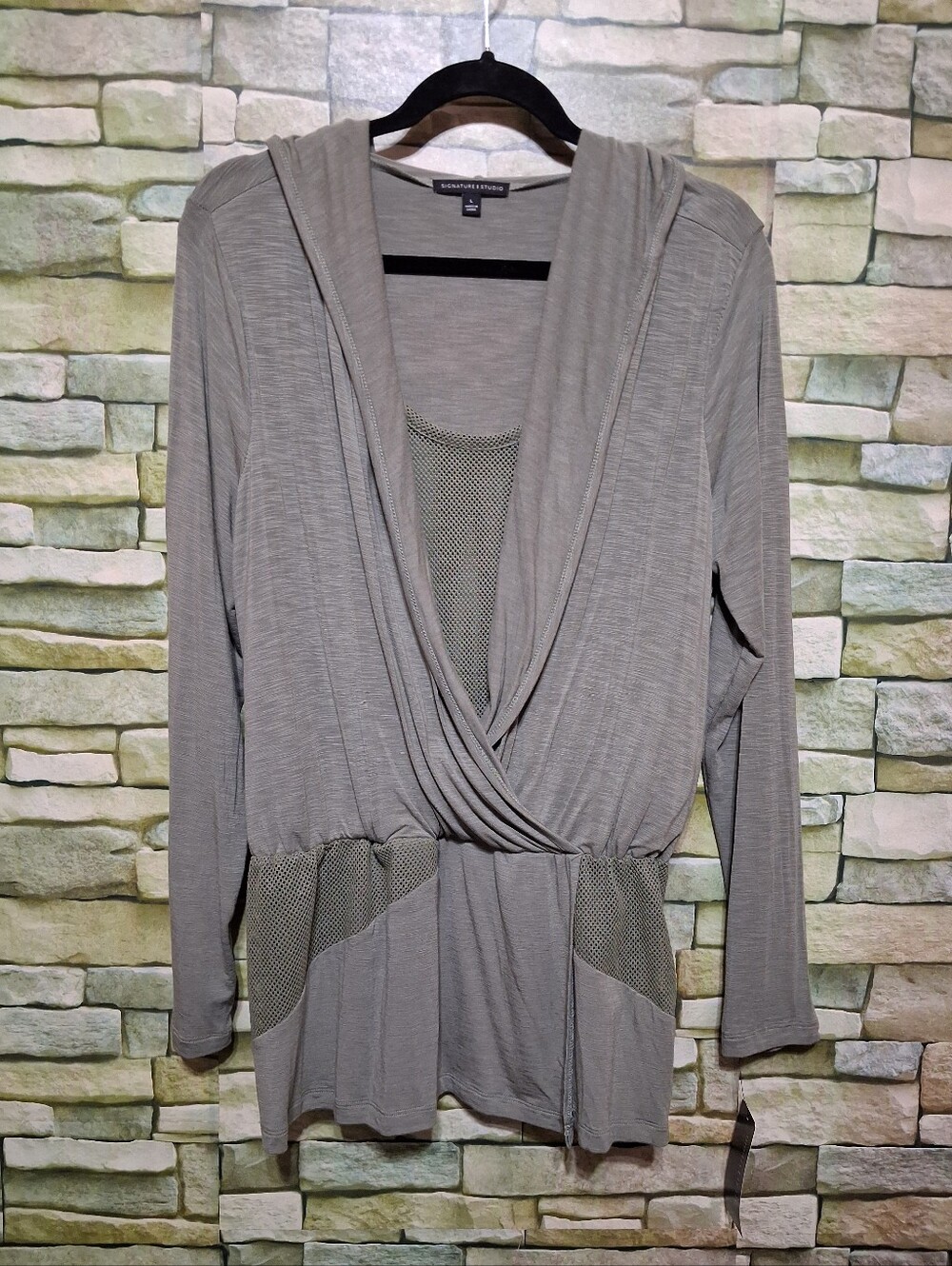 New Green Signature Studio Athleisure Top